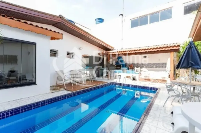 Casa Térrea à Venda na Vila Monumento com 4 Dormitórios, 3 Suítes, Piscina e 4 Vagas.