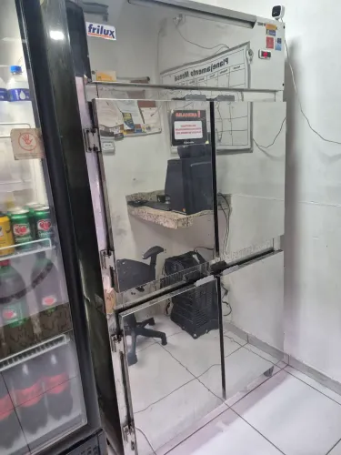 Geladeira industrial Frilux inox - 675 L