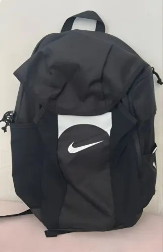 Mochila Nike Academy Team Unissex - 30 Litros - buraco na lateral 