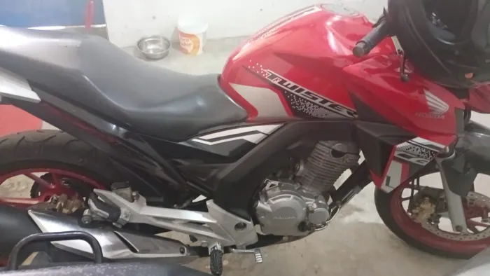 VENDO CB TWISTER 250 ANO 2021 PURA