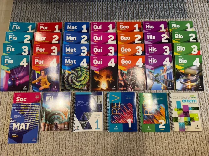 Livros pré-vestibular poliedro