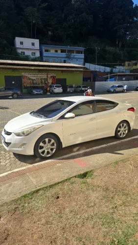 Hyundai Elantra GLS 1.8 16V Aut. 2013