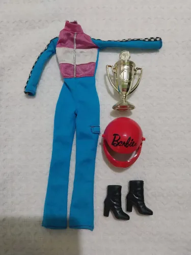 Conjunto original Barbie quero ser piloto de corrida.