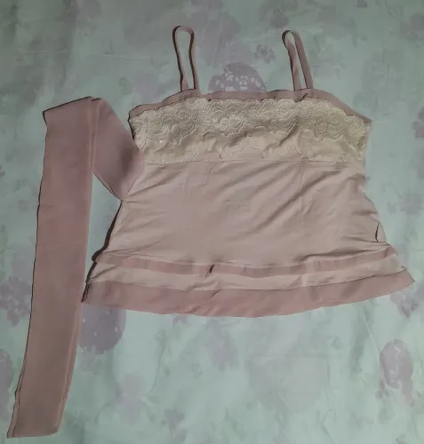 regata feminina rosa com renda
