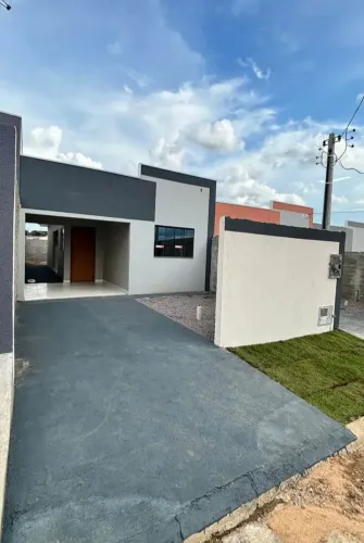 Casa à venda - recém construída.