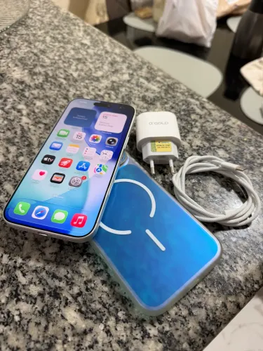 iPhone 17 pro max de 2 Terá de memória bateria 100% na garantia de fabrica todo original 