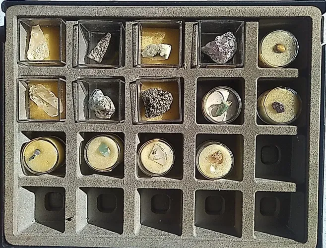 Lote Coleção de Minerais e Pedras Preciosas Brutas - 12 Unidades com Identificação