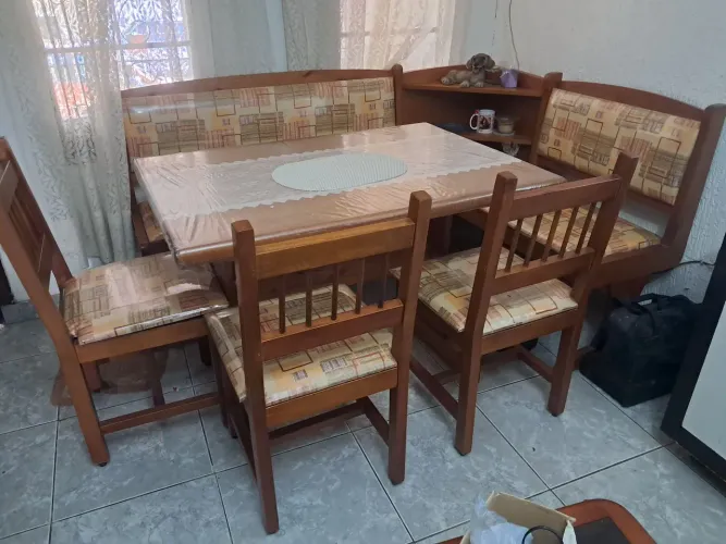 Mesa canto alemão 3 cadeiras