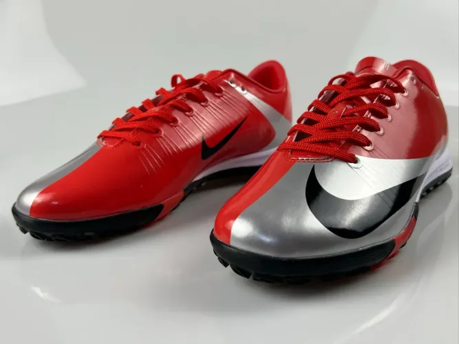 Chuteira Mercurial Society