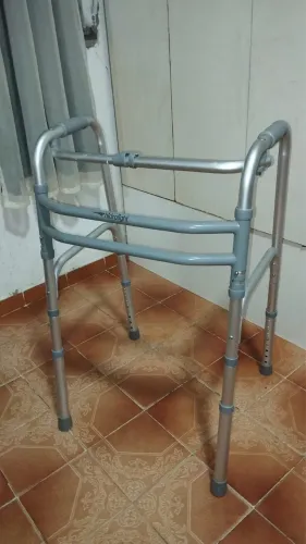 Andador adulto de alumínio
