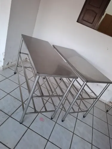 Mesas em inox medindo 124x56 toda no inox 304