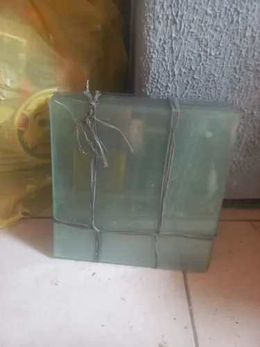 Vidro 30x30tem os encaixe ótimo para vitrine ou prateleira