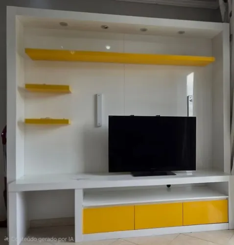 ESTANTE / RACK / PAINEL /TV BRANCA E AMARELA COM LED