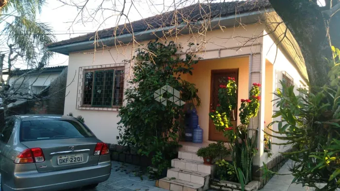 Casa de alvenaria no Bairro Igara com 03 dormitórios