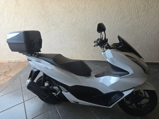 Baú GIVI com suporte! 