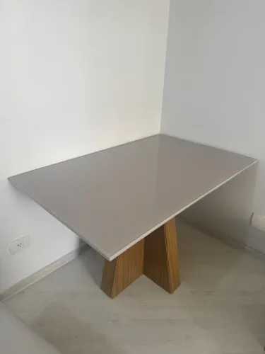 Mesa de jantar em ótimo estado