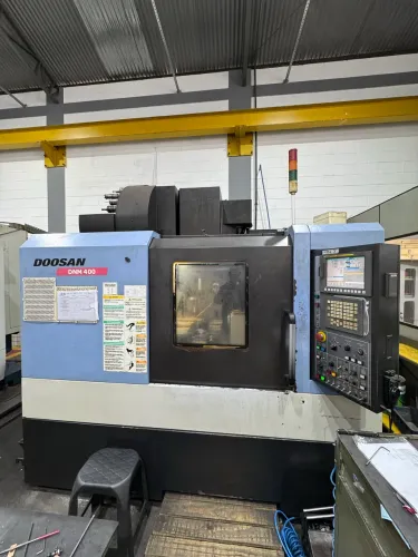 Centro de usinagem Doosan DNM500