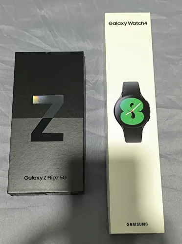 Smartphone Samsung Galaxy Z Flip3 5G Preto + Smartwatch Samsung Galaxy Watch 4 40mm