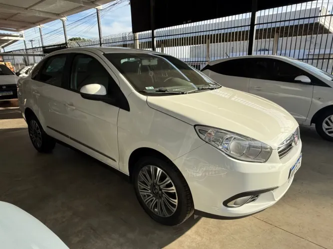 Fiat Grand Siena Essence 1.6 Flex 16V 2014