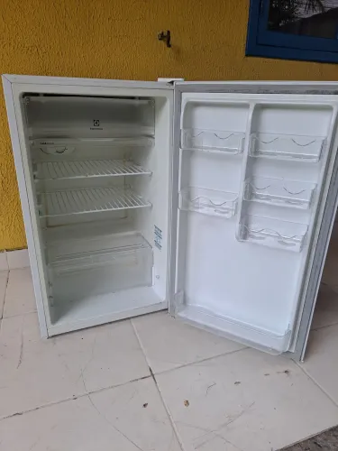 Vende-se frigobar Electrolux
