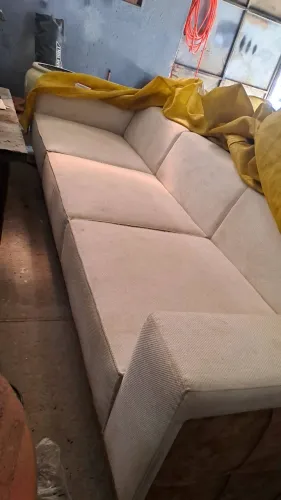 Sofa 6 lugares em tecido de linho e couro