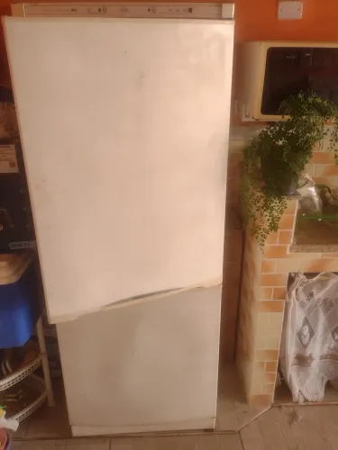 Vendo geladeira Brastemp freezer invertido