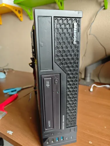 3 gabinetes + 3 fontes reais pode instalar qualquer  placa mãe 