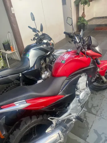 Vendo cb 300 R 2011
