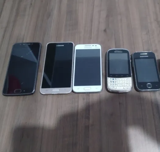 Lote de 5 celulares antigos/sucata (Não funcionam)