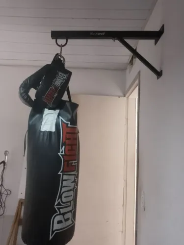 Saco de box com luvas e suporte de parede