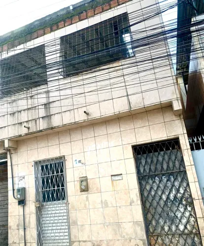 Prédio Inteiro em Afogados: Moradia Própria + 3 Kitnets com Renda Garantida!