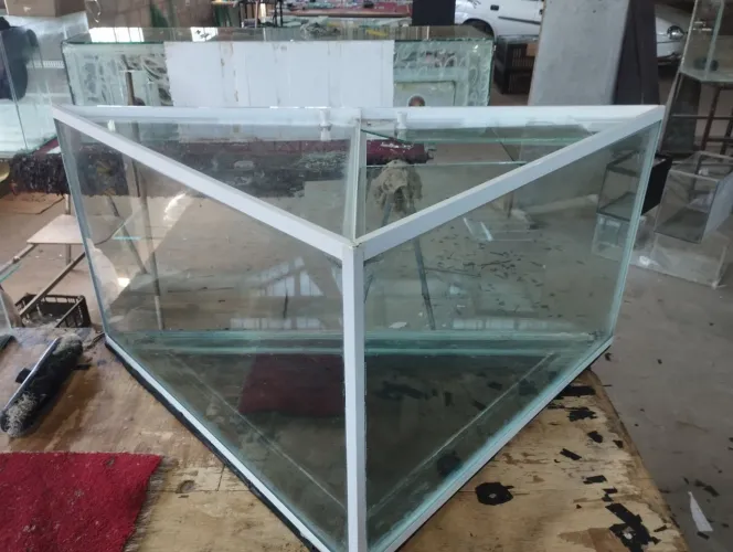 Vendo um aquário de canto