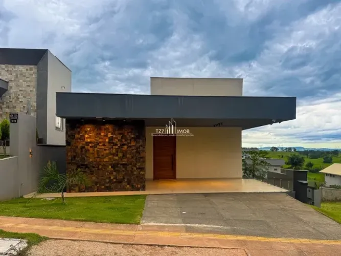 Casa Subtérrea com 4 Quartos sendo 2 suítes + 1 home office no condomínio Vale Verde. 