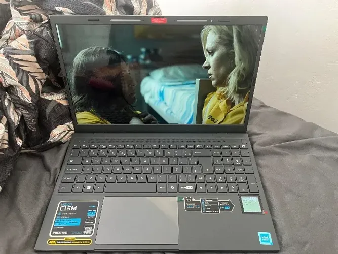 Notebook com 25 dias de uso