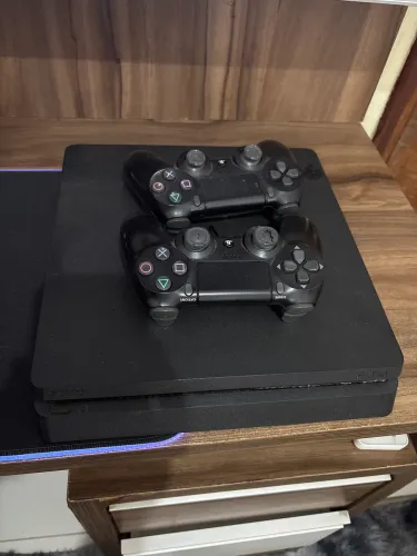 PS4 + 2 Controles + Jogos Digitais | Bom Estado
