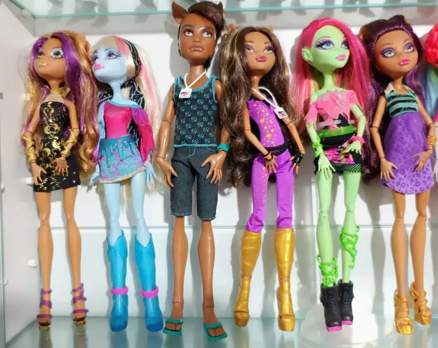 Vendo lote 45 Monster High (NÃO vendo separado)
