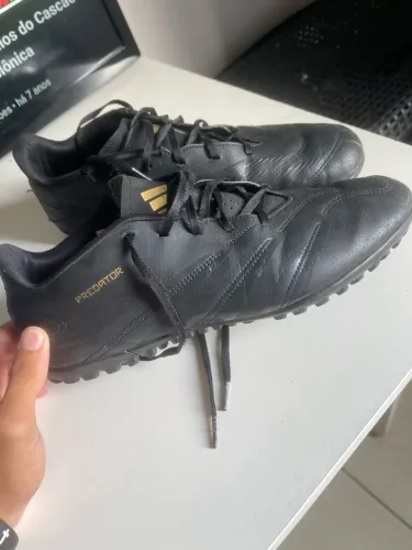 Chuteira adidas