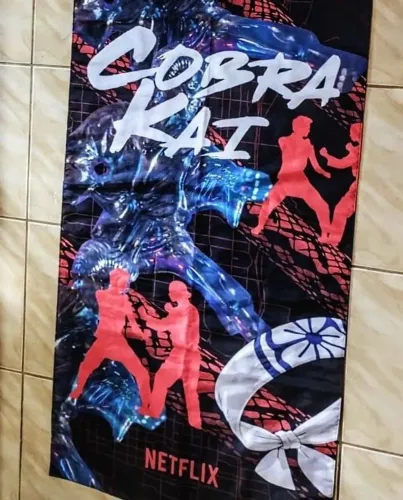 Bandeira Cobra Kai - Tudum (Netflix)