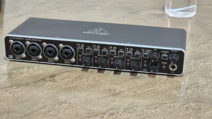 Interface De Áudio Behringer U-phoria Umc404hd