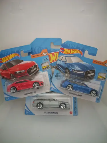 LOTE COM 3 MODELOS DE AUDI HOTWHEELS