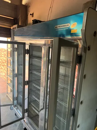 Freezer friomax 3 portas 1150 litros