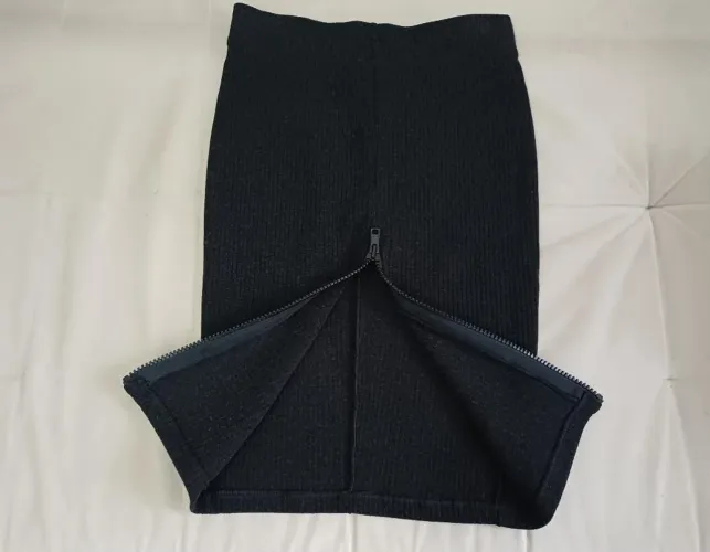 Saia canelada canal tricot preta tam P