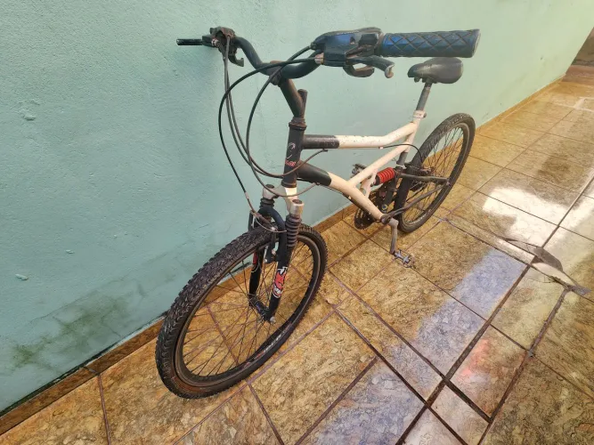 Caloi aro 26 com suspensão dianteira e traseira ? R$ 450