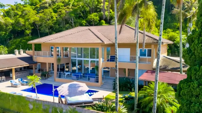 Casa com vista ao mar no condomínio Mirante da Enseada em Guarujá