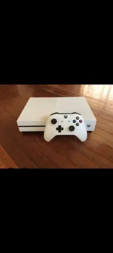 Xbox One S em ótimo estado e com lacre de loja