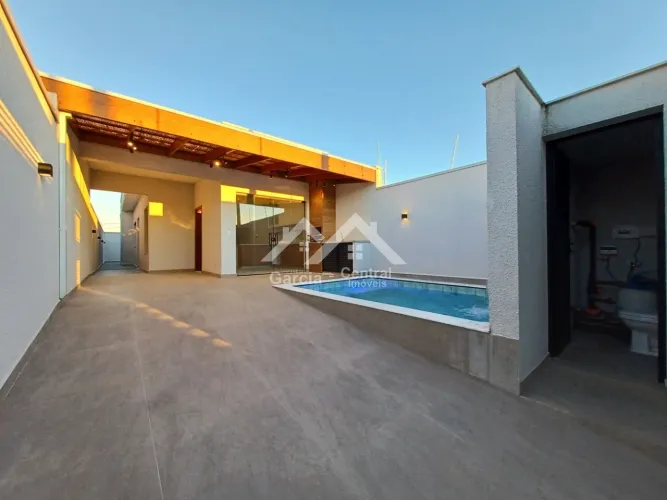 Casa nova com piscina em Peruíbe
