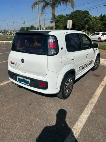 Fiat Uno Sporting 1.4 EVO Fire Flex 8V 4P 2012