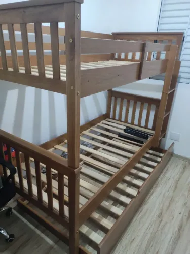 Beliche com cama auxiliar de madeira maciça