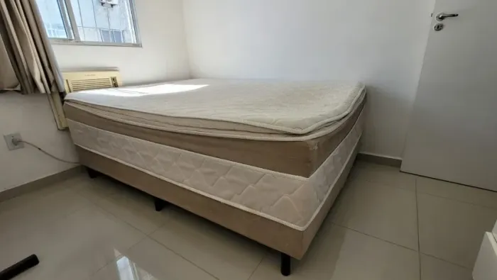 Cama Box de Casal - Estado de Conservação Razoável
