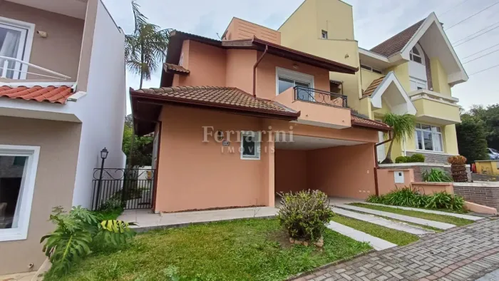 Residência em Condomínio Fechado
